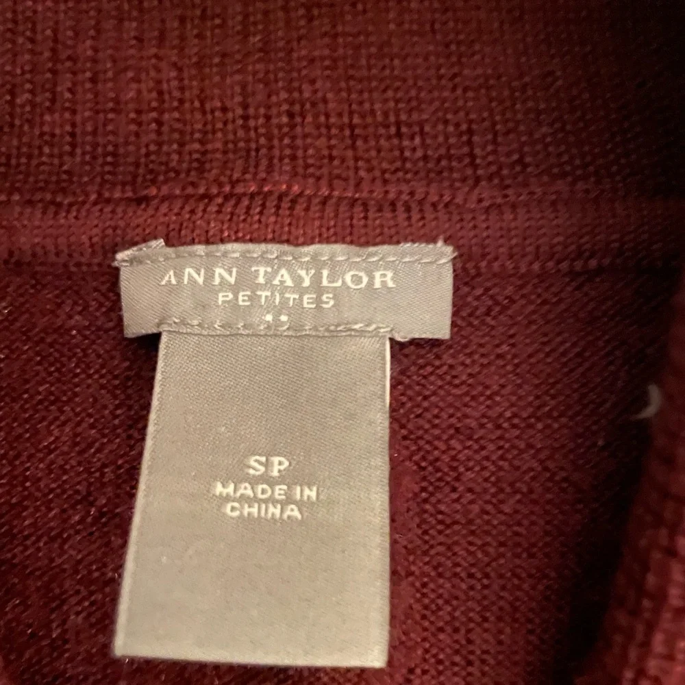 Ann Taylor Merino Wool Blend Long Sleeve V Neck Sweater Wine/Burgundy NWOT